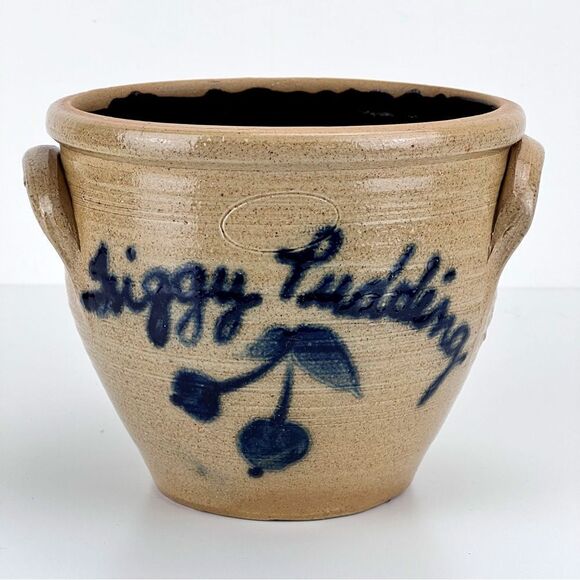 STONEWARE DOUBLE HANDLE SMALL CROCK FIGGY PUDDINGS - Picture 1 of 10